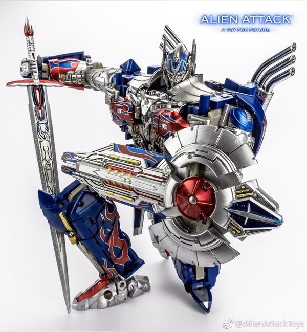 Alien Attack Toys El Cid Unofficial Movie Style Optimus Prime New Photos 09 (4 of 6)